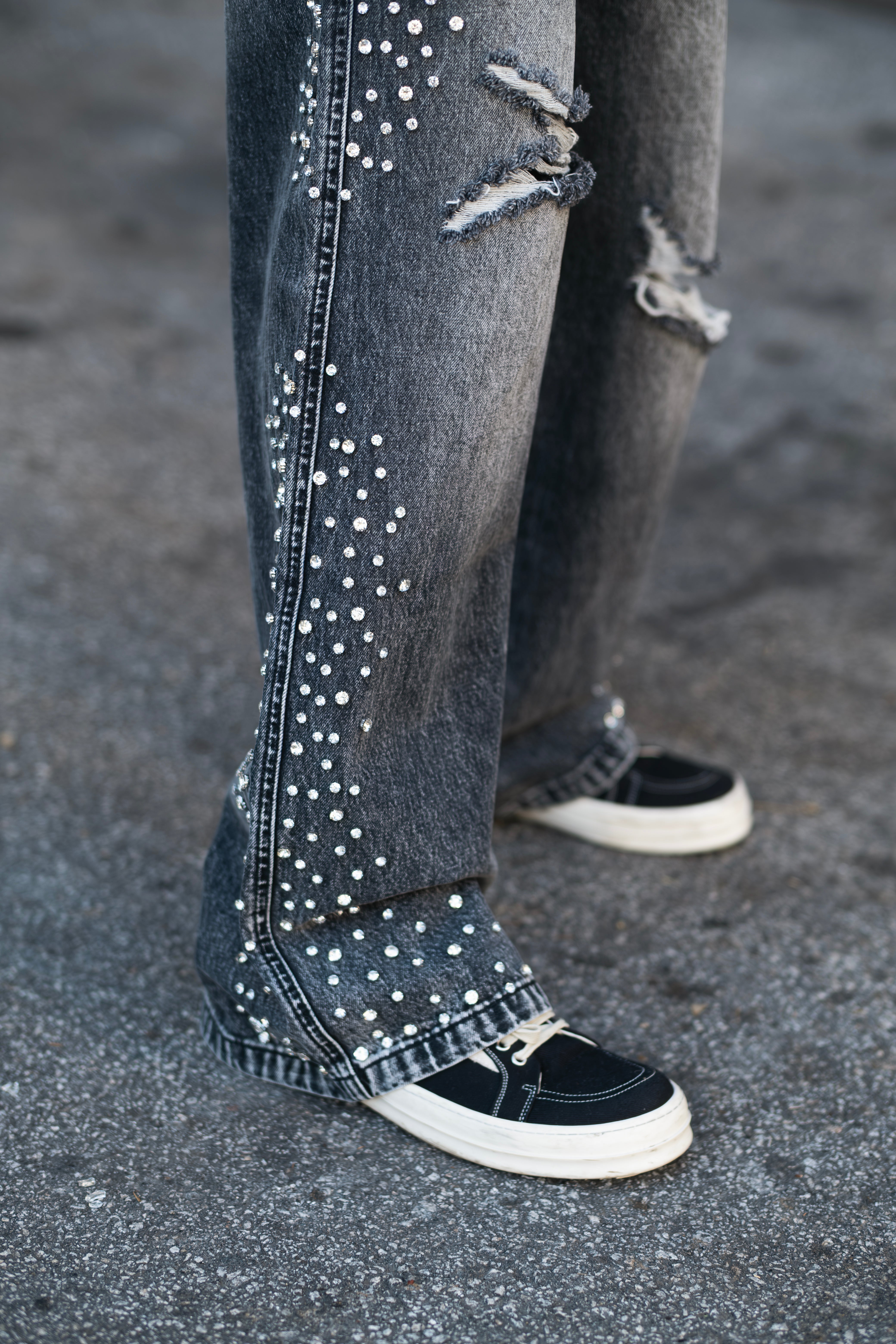 Mixed Emotions　Grey ‘Stone’ Baggy Jeans