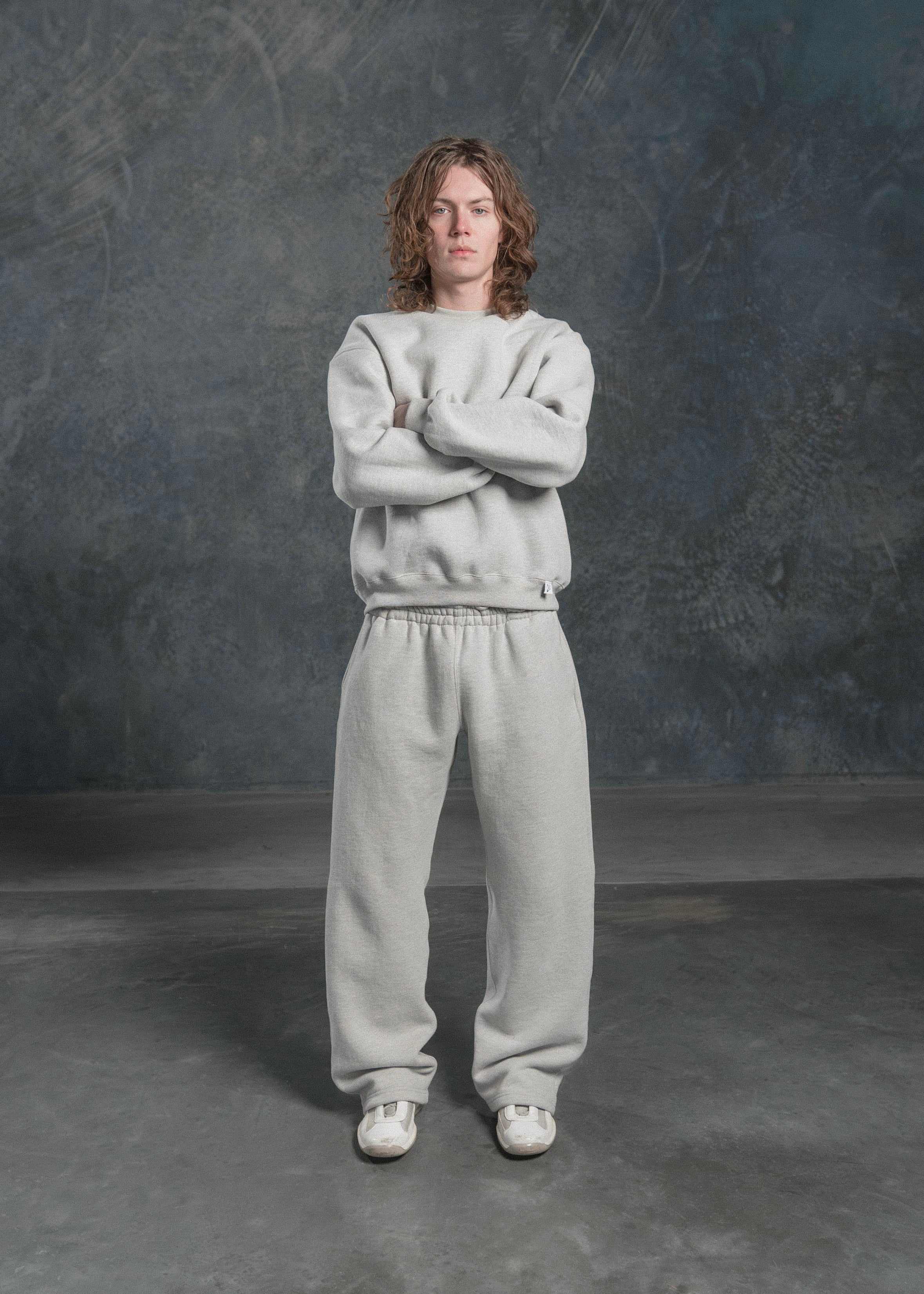 CREWNECK - HEATHER GREY